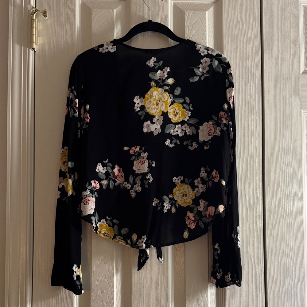 LA Hearts Black Floral Tie-Front Shrug Top – Size M - Picture 2 of 8